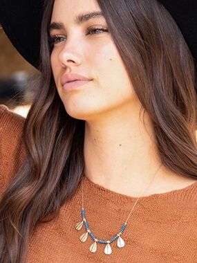 🆕 Blue and Gold Odette Necklace Plunder